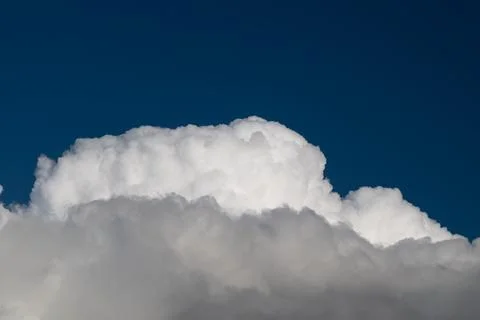Towering cumulus cloud deep blue sky, dramatic light on crisp edges, perfec.. Stock Photos