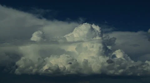 Towering Cumulus clouds timelapse 库存影片 39567110