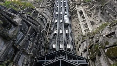 Towering Elevator At Wulong Krast National Geology Park Chongqing China Vídeos de archivo 321641568