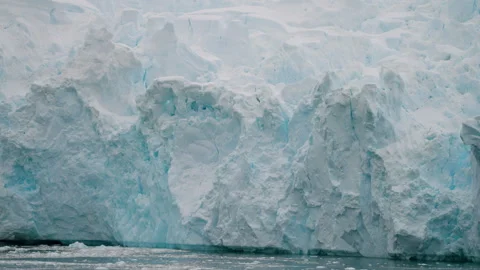 Towering Ice Cliffs At Paradise Harbour (Paradise Bay) In Antarctica. Close-up Vídeo Stock 334350563