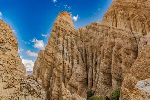 Towering Sandstone Cliffs Under Clear Blue Sky 스톡 사진