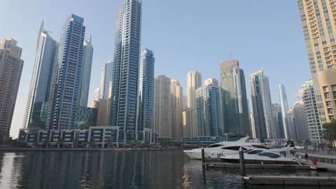 Towers Reflect in Dubai Marina With Berthed Yachts Vídeos de archivo 343465353