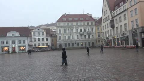 Town Hall Square in the old town of Tallinn 스톡 동영상 146153585
