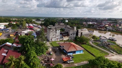 Town with a river running through it 動画素材 318092281