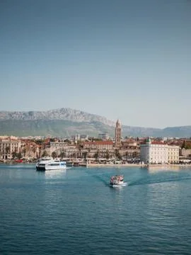 Town Split from the sea 库存照片