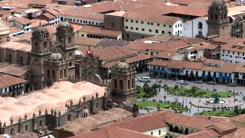 The Townscape of Cusco with La Compaﾖﾒa Church and Plaza de Armas Stock-Footage 327573062