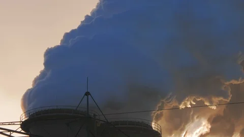 Toxic cloud of smoke from an industrial pipe on sky background Видео 119494424