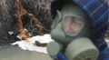 Toxic man with a protetctive mask  toxic water factory pollution Vidéos HD