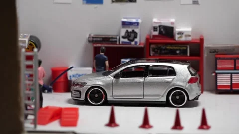 Toy cars panning left to right in a diorama Portland Oregon 2024 September 27th 库存影片 285888053