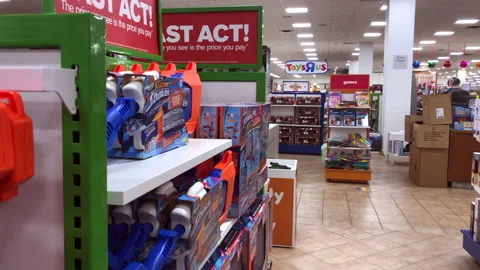 Toy R Us Re Opens a Brick and Mortar Store Inside Macy's Stock Footage 220527203