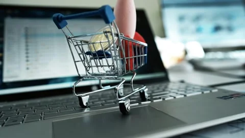 Toy Rocket and Bitcoin in Shopping Cart on Desk, A toy rocket and a Bitcoin.. Видео 304880155