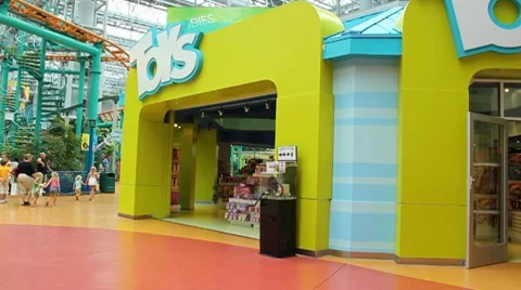 Toy Store at a mall Vídeos de archivo 7763598