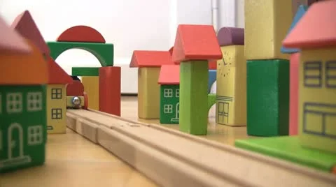 Toy Train in Brick Town Видео 8991324