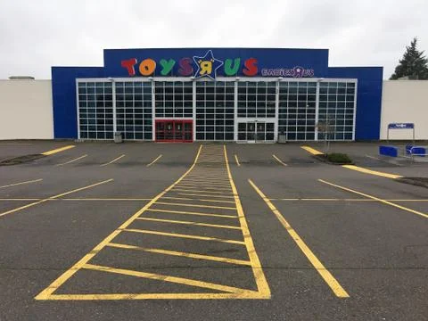 Toys R Us Closed Empty Parking Lot Christmas Season 2018 Stock Photos