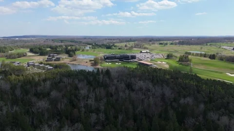 TPC Toronto Golf Course Surrounded by Dense Forest and Water Features 库存影片 336850806