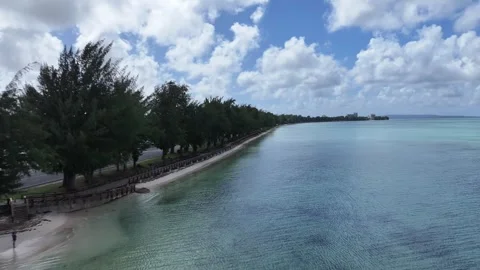 Trace the path of endurance in paradise. This sweeping aerial footage captures Vídeo Stock 327766985