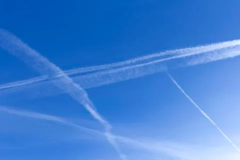Trace of the plane in the sky Foto stock
