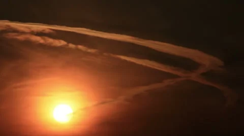 Tracery clouds in sunrise Stockbeeldmateriaal 67807201