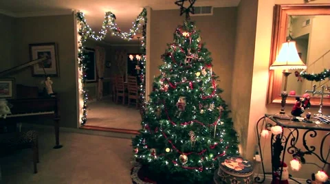 TRACK INTO CHRISTMAS TREE Video stock 1011354