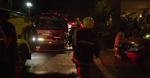 Track with fire fighters for intense fire inferno in poor settlement Video stock 65840782