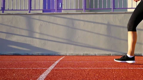 Track runner woman preparing to run at starting line, slow motion Video stock 68575515