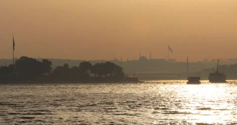 Tracking along Bosphorus at golden sunset, boats and Istanbul skyline. Stock Footage 320028396
