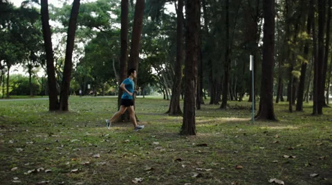 Tracking athletic running man at sunrise 스톡 동영상 53081657