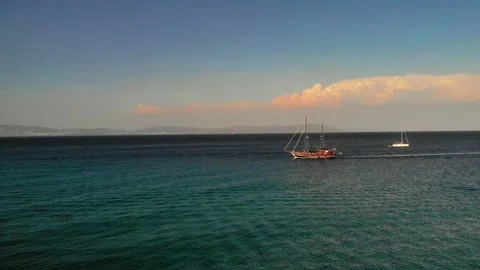 Tracking boat profil with cloud in background, afternoon Stock Footage 138197099