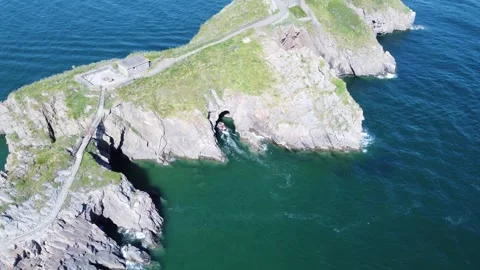 Tracking Boat Through St Catherine's Island 스톡 동영상 245757805