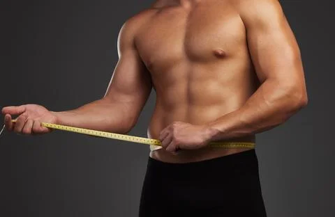 Tracking his progresses. an unrecognizable and athletic young man measuring his Foto stock