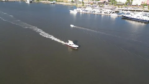 Tracking a large private boat entering Fernandina Beach Florida harbor 스톡 동영상 274399079