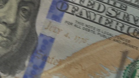 Tracking macro of Benjamine Franklin's face on the US one hundreed dollar bill. 스톡 동영상 123813239
