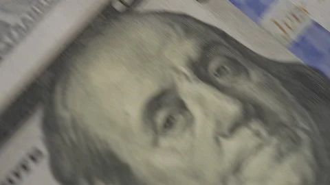 Tracking macro of Benjamine Franklin's face on the US one hundreed dollar bill. Stock-Footage 123813332