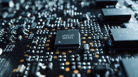 Tracking Macro Camera Shot: Focus on a Microchip, CPU Processor, Printed Board Stockbeeldmateriaal 120929046