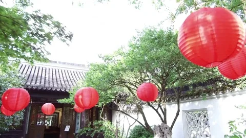 Tracking movement shot of red lanterns in a chinese garden Видео 84237965