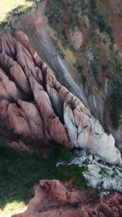 Tracking of razor sharp limestone wall and vertical clay fluting in Kazakhstan Видео 338129433