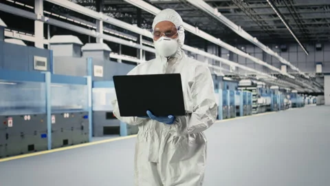 Tracking semiconductor fabrication lots, laptop software and technician Stock Footage 333393618