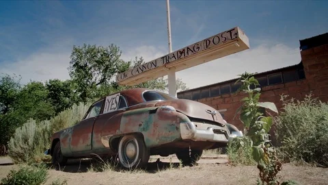 Tracking shot of abandoned car in Bluff, Utah, USA. Stock-Footage 75009950