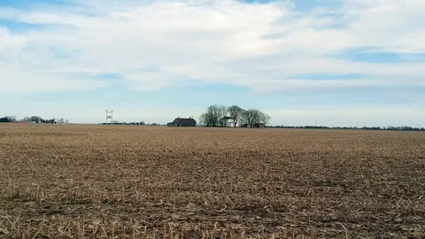 Tracking shot along cornfield toward farmhouse and barn Stock-Footage 100416551