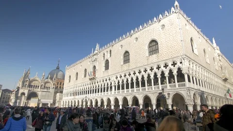 Tracking shot -  beautiful view of St. Mark's Square, Venice carnival -  4k Vídeos de archivo 103203678