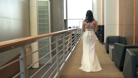 Tracking shot of a bride walking away 動画素材 76232180