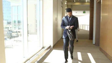 Tracking shot of a businessman in a hurry Stock-Footage 76231853