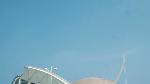 Tracking shot on the city of science and art in Valencia Stockbeeldmateriaal 102187118