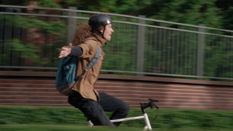Tracking shot of Cyclist with open arms enjoys bicycle ride in the city Stock-Footage 317561948