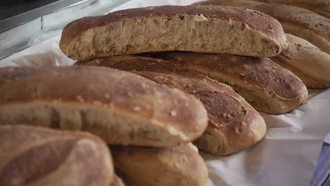 Tracking shot of fresh bread in a bakery. Stock-Footage 107775778