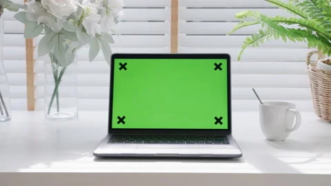 Tracking shot : Green screen chroma key for display on laptop computer Stock Footage 139748581