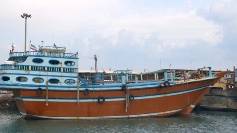 Tracking shot of Iranian launch Lenj fishing boats in a harbour strait of Hormuz 스톡 동영상 111720539
