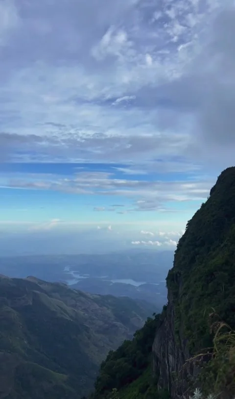Tracking shot  misty mountain valley at sunrise with dramatic clouds HD Vidéo 333605205