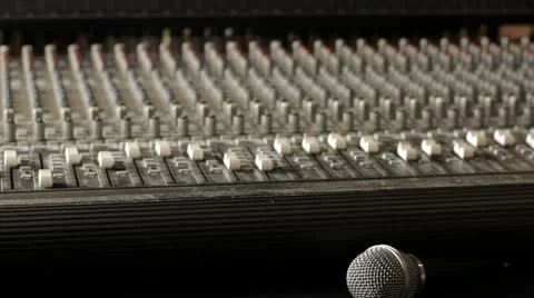 Tracking shot of mix table Vidéo 21618422