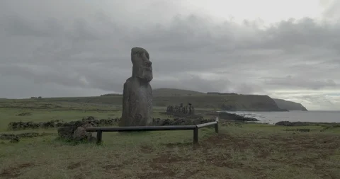 Tracking shot of Moai statues, Easter Island - 4K Stock-Footage 96512295